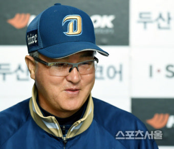[SS포토] 김경문 감독, 입가에 스치는 미소...