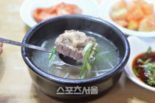 [핵ZONE맛집] 이팝에 괴깃국 쌀쌀한 날씨엔 뜨끈한 국물이 최고, 곰탕열전