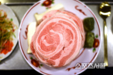 [핵ZONE맛집]고기를 먹어야 새해가 밝아온다 송년회식의 절대지존, 삼겹살 목살 맛집