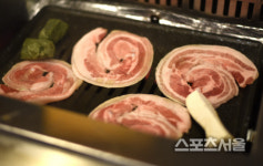 [핵ZONE맛집]고기를 먹어야 새해가 밝아온다 송년회식의 절대지존, 삼겹살 목살 맛집