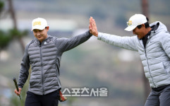 [맘스터치 레전드 빅매치]퍼신이 나타났다…시즌3, 첫 판은 축구팀 완승