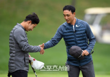 [맘스터치 레전드 빅매치]퍼신이 나타났다…시즌3, 첫 판은 축구팀 완승