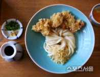 [핵ZONE맛] 마그마처럼 뜨겁고 물미역처럼 매끄런 우동 한 그릇은 한겨울의 처방전