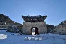 겨울의 끝자락, 눈 덮인 문경 선비들 묵향 그윽한 옛길을 걷다