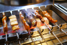 [핵ZONE맛집] 꼬치꼬치 캐물어 찾아낸 이름난 양꼬치집