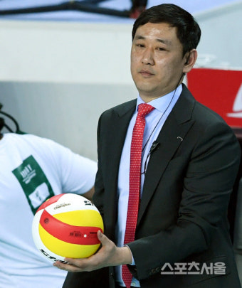 [포토] 현대캐피탈 최태웅 감독, 공은...둥글지만...