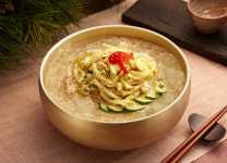 보약 한 첩 ‘초계명가’ 찰보리면으로 시장 확대