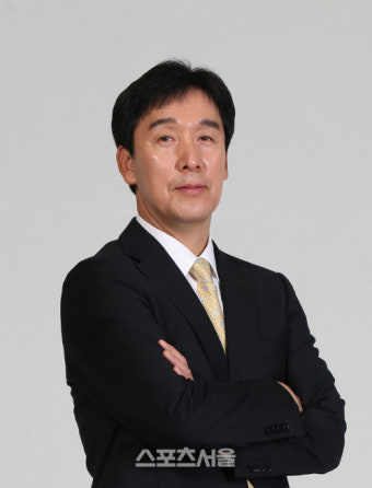 봄배구 향한 의지…우리카드, 신영철 감독 선임으로 첫 역사 노린다