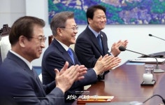 [남북정상회담] 청와대가 공개한 역사적 만남의 순간