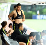 [포토] 김신욱, 거인의 체력은 과연?