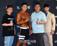 올림피아를 찾은 박근호 니카코리아 부회장, '이동언 선수와 함께 했어요'[포토]