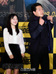 [포토] 박성웅, 슈트 옷깃은 세워줘야...