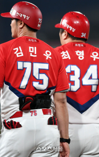 [포토]KIA 김민우 코치의 뒷모습~