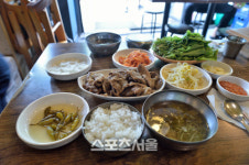 [핵ZONE맛집]옛 철공소 골목마다 피어난 예술의 향기…문래동 맛에 취하다