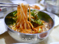 [핵ZONE맛집]옛 철공소 골목마다 피어난 예술의 향기…문래동 맛에 취하다
