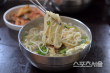 [핵ZONE맛집]옛 철공소 골목마다 피어난 예술의 향기…문래동 맛에 취하다