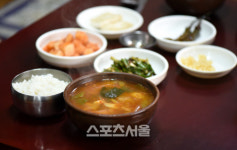 [핵ZONE맛집]살아 살려고 먹고, 죽어선 가는길 대접하는 음식. 육개장
