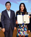 한울타리 이주화 자원봉사자상 수상...한 손은 연기, 한 손은 봉사와 나눔 실천