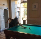 크리스탈, 이탈리아 저택서 포즈 잡으니 매력 폭발 美친 카리스마[★SNS]