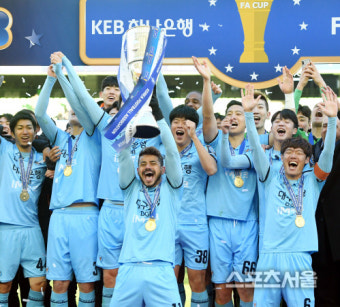 [포토] 대구FC 세징야, FA컵 우승컵이 내 손에~!