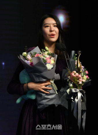 WKBL정규리그 시상식 박지수 우수수비선수상 [포토]
