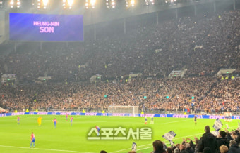 손흥민, 토트넘 새 구장 '첫 골'…팰리스전 2-0 완승 이끌다[현장리뷰]