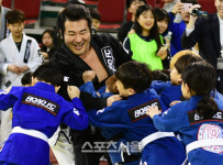 [로드FC 주짓수대회]어린이들에게 TKO패한 김보성, 대한민국의 미래는 살아있다!