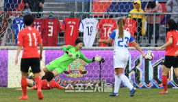 [포토]한국-아이슬란드 강가애, 아 실점이다...