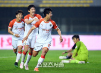 [포토]김지현 극장골 강원, 성남에 2-1 역전승