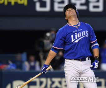 [포토] 삼성 강민호, 어디까지...날아가니?