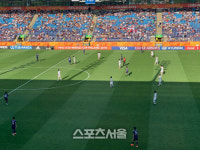 정정용호, 선제 실점 위기 VAR 판독으로 모면[한국-일본]