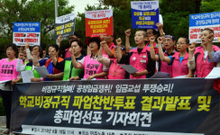 급식조리사·돌봄교사 100여 명 집단삭발 강행…내달 3일 전면 파업 돌입