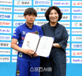 [포토] 하남중앙초 한별, 여왕기 초등부 GK상 수상