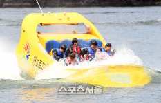 [포토]시원하게 잠수! 캠프통포레스트 오픈