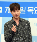 [포토] 앤디, 이발소 만능 직원의 하트