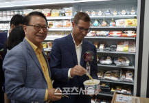 세븐일레븐, 편의점 생활 먹거리 쇼핑 시대 이끈다