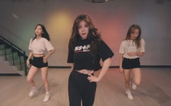 커버랜드푸른영상 | 전효성, 커버 안무 영상 공개…업로드 직후 폭발적인 반응 이어져
