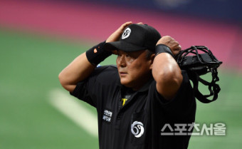 [포토]한화-키움전 구심 맡은 전일수 심판