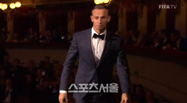 18세 다니엘 조리, 오버헤드킥 골로 푸스카스상 수상[FIFA 풋볼 어워즈]