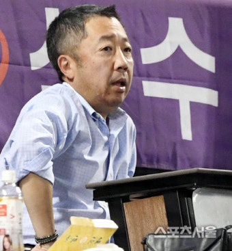 [포토] 박정원 두산 그룹 회장, 베어스의 마지막 경기를...직관!