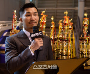 3회째 ‘제3회 ROAD FC 주짓수 대회’ MC를 맡은 근자감파이터 박형근, 100회까지 가즈아!