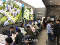 [르포] ‘초품아’ 돋보이는 모아미래도 엘리트파크, 주말 견본주택 북새통