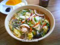 [이우석의 2만킬로칼로리 산책] 경남 함안 금룡중화요리 뜨끈한 우동 한그릇