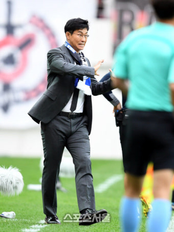 [포토] 작전지시하는 김도훈 감독