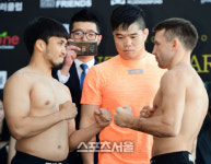 눈싸움을 벌이는 고기원과 페도셰프, 로드FC 056 메인경기의 첫번째를 장식해요[포토]