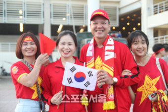 경기 전부터 뜨겁게 달궈진 동남아 '슈퍼 클래식' 열기[베트남-태국전 화보]