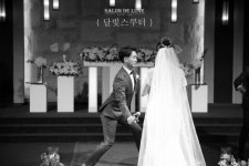 웃찾사 개그맨 장홍제, 결혼식 본식 사진 공개...김건모도 축하