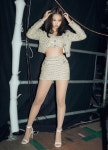 블랙핑크 제니, 미니스커트로 뽐낸 '시크+귀염' 분위기