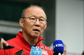 [포토]박항서 감독, '경남FC 2부 강등 안타까워...'