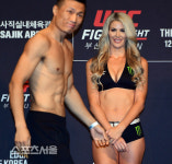 UFC부산을 밝히는 옥타곤걸 크리스티 피어슨, UFC 스타 로스 피어슨의 아내이기도 하죠...[이주상의 e파인더]